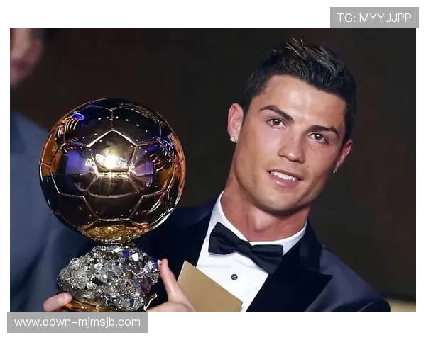 回顾世界杯金球奖历届得主，分析他们的足球生涯与夺冠背后的精彩瞬间